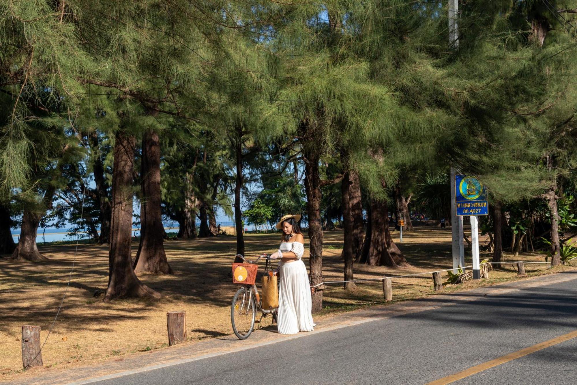 Proud Phuket, Naiyang Beach Exterior foto