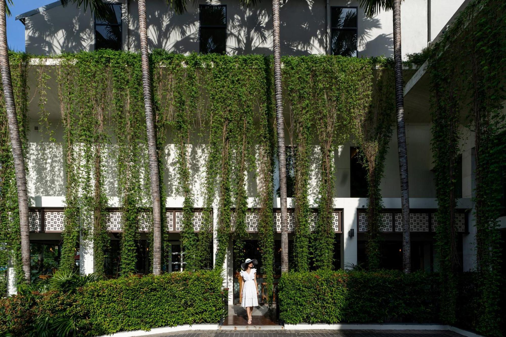 Proud Phuket, Naiyang Beach Exterior foto
