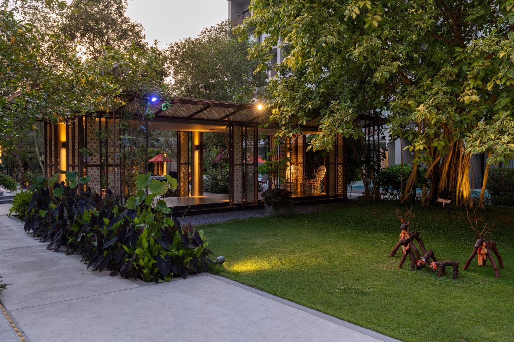 Proud Phuket, Naiyang Beach Exterior foto