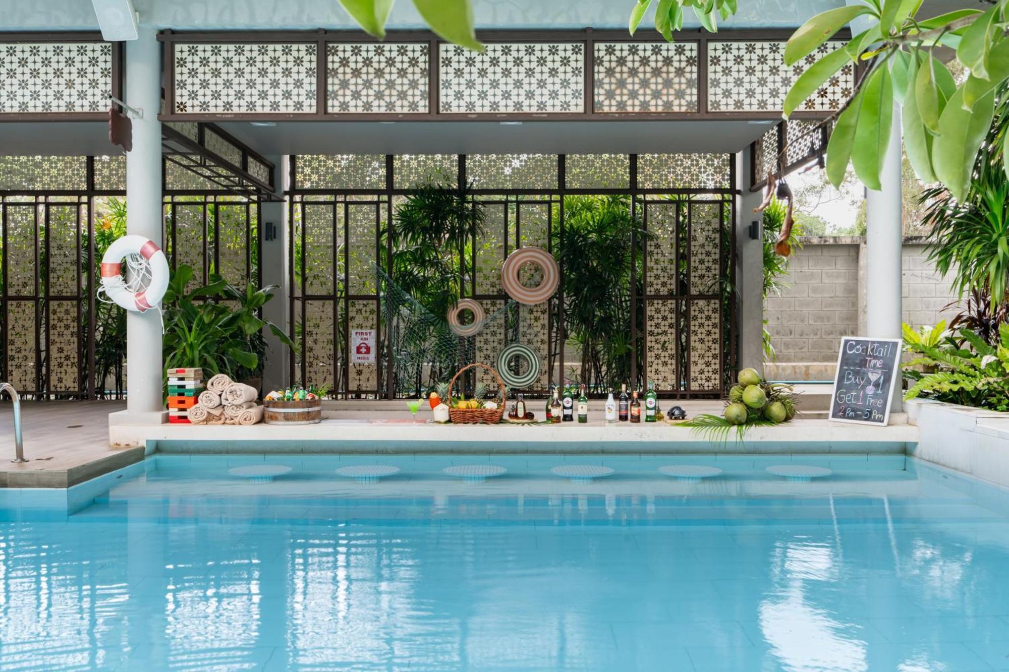 Proud Phuket, Naiyang Beach Exterior foto